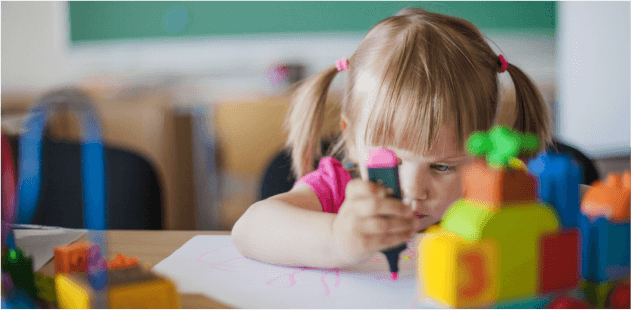 Maneiras de entender e ajudar uma criança a lidar com a timidez